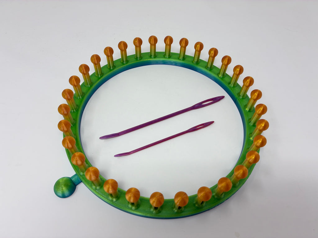 32 Peg Knitting Loom & Darning Needle Set