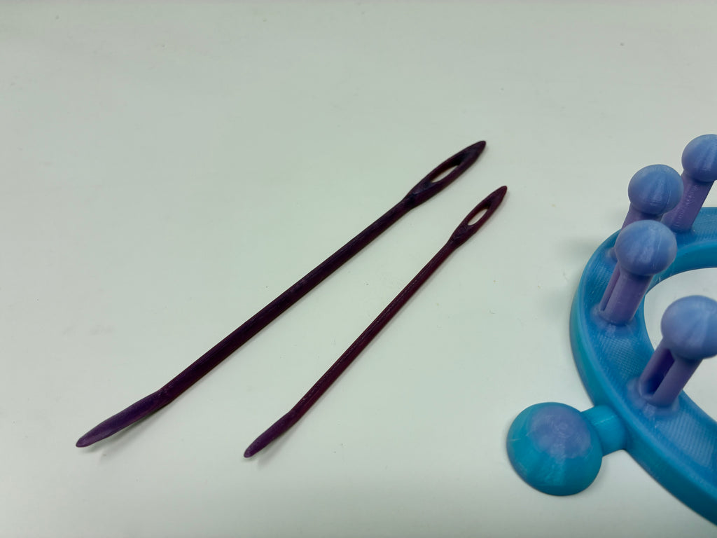 12 Peg Knitting Loom & Darning Needle Set