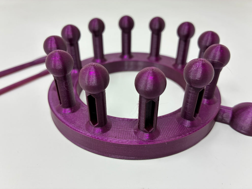 12 Peg Knitting Loom & Darning Needle Set