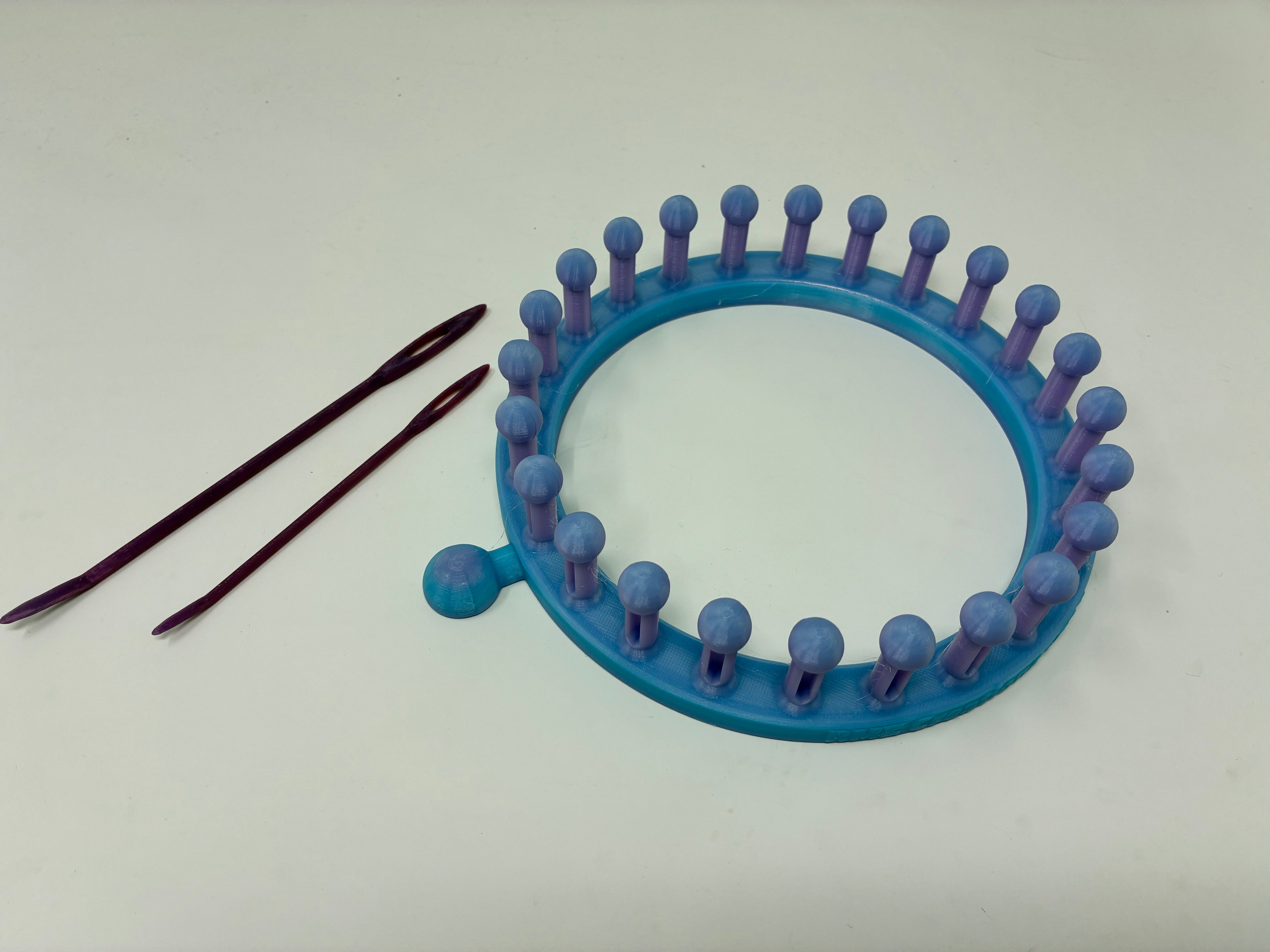 24 Peg Knitting Loom & Darning Needle Set