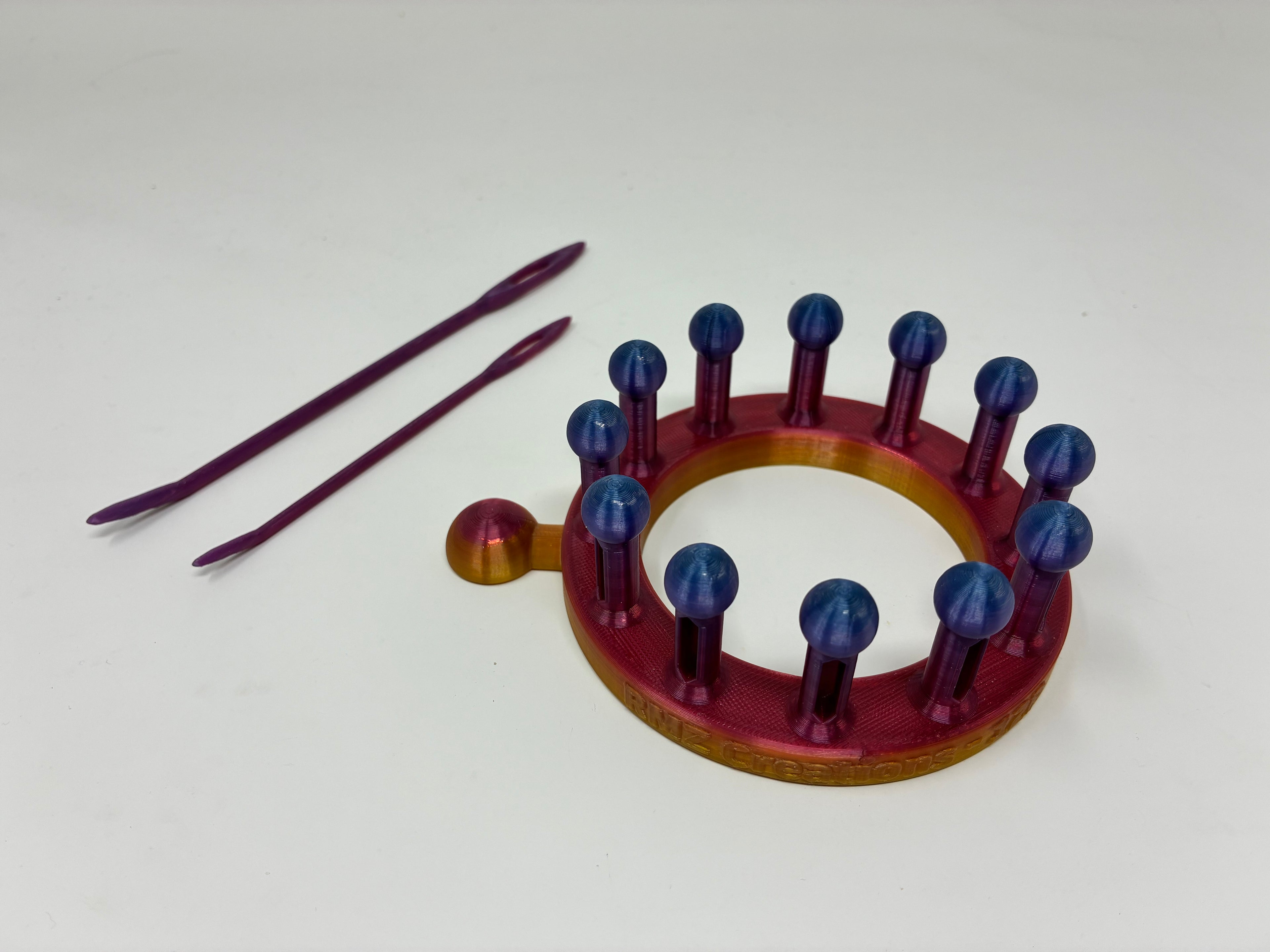 12 Peg Knitting Loom & Darning Needle Set