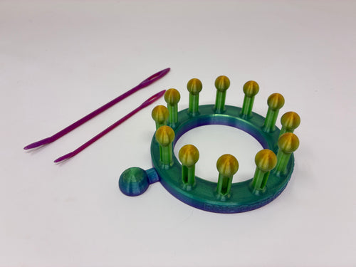 12 Peg Knitting Loom & Darning Needle Set