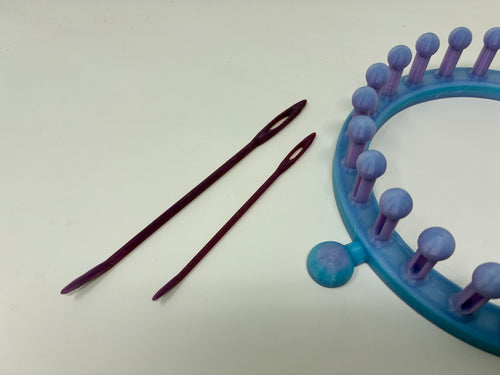 24 Peg Knitting Loom & Darning Needle Set