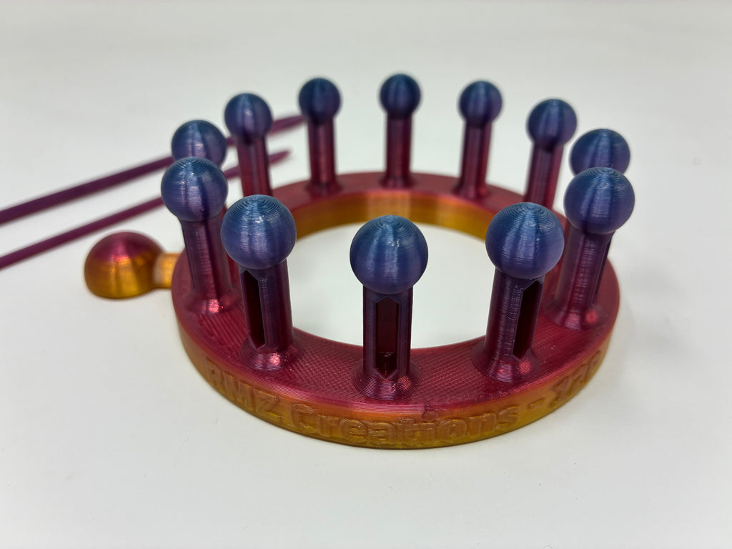 12 Peg Knitting Loom & Darning Needle Set
