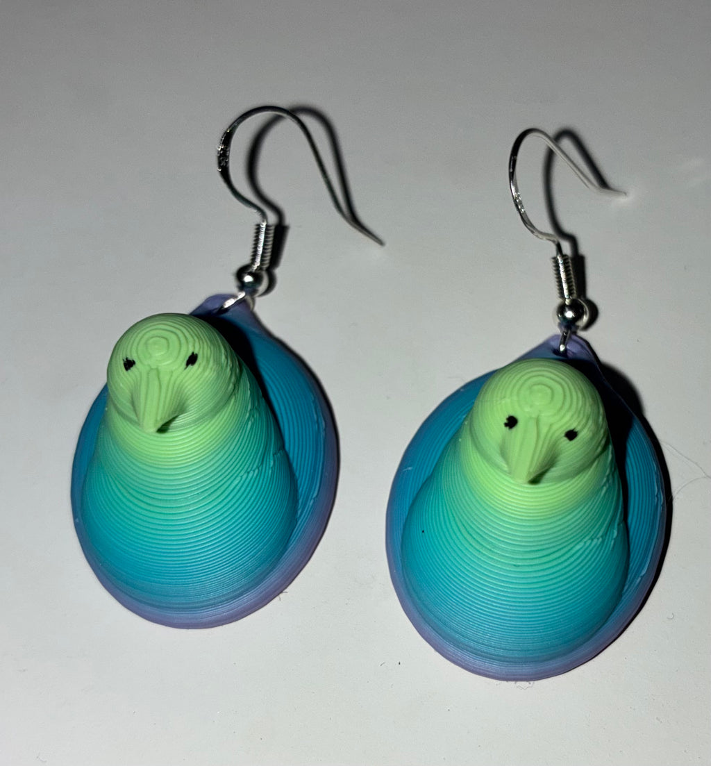 Peep multicolor earrings! 💜💙💚
